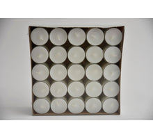 Versuchen Sie 50 Nachtlichter Kerzen weiß in einem Kunststoffbecher.