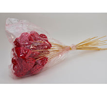 Packung mit 25 Herzen barocker roter Flock 7x7cm auf 50cm Stock