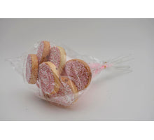 8 große rosa Kekse mit Band an einem 50 cm langen Stock.