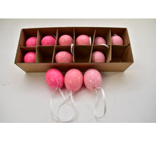 Schachtel mit 12 Hühnereiern auf Schleife dekoriert Pink mix