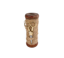 Garn mit Schere L farblich sortiert/gemischt Holz/Stoff 6x6x16cm