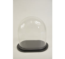 Pokal oval S Klarglas 18x11x20cm schwarzes Holztablett