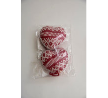 2 gebreide hartjes rood/wit