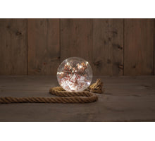 B.O. KUGEL GLAS TROCKEN BLUMEN IN SCHNEE 15CM AUF SCHNUR / 10LED WARM WEISS - 2XAA
