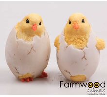 Polyester Kuiken Uit Ei 7x7x10cm - 2 assortie - per stuk