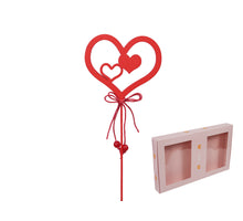 w/b. 18 Holzherzen/Stäbchen rot 8x7 cm
