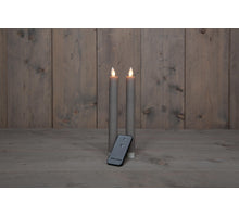 TISCHKERZE B.O. 2PCS TAUPE RUSTIKALES WACHS 23CM BEWEGLICHE FLAMME MIT FERNBEDIENUNG 2X2AA