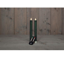 DINNERKERZE BO 2 STÜCK ANTIKGRÜN RUSTIKAL WACHS 23CM BEWEGLICHE FLAMME MIT FERNBEDIENUNG 2X2AAA