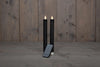 TISCHKERZE B.O. 2ST. SCHWARZ RUSTIKAL WACHS 23CM BEWEGLICHE FLAMME MIT FERNBEDIENUNG 2X2AA