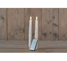 DINNER KERZE B.O. 2PCS WEISS SWIRL WACHS 23CM 3D DOCHT MIT FERNBEDIENUNG 2X2AAA