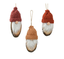 Gnoom hanger op paulowniahout 3 assortie 8x2x17cm