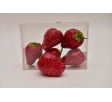 cb. 6 strawberries red 7 cm