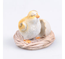 KÜKEN IM NEST/ZERBROCHENES EI (KÜKEN IST 9 CM GROSS)