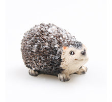 IGEL MITTEL SCHNEEBEDECKT 2ASS 11X7X6 CM