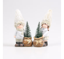 JUNGE UND MÄDCHEN M/WEIHNACHTSBAUM GEFÜHRT GRÜN 11,5X6,5X20 CM KERAMIKSORTIMENT - PRO STÜCK