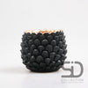 Blumentopf aus Kiefernzapfen, Zement, 16 x 16 x 14 cm, schwarz