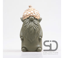 GNOME MET EIKEL CEMENT 12X11.5X23.5 CM OLIJFGROEN