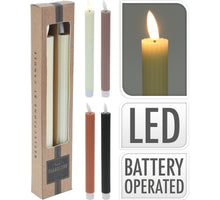 SET 2 DINNERKERZEN MIT LED D2,2 H24CM 4 ASS. FARBEN EXKL. 2X AAA