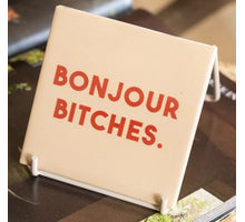 Tegeltje bonjour bitches - 10,5x10,5x0,5cm - keramiek